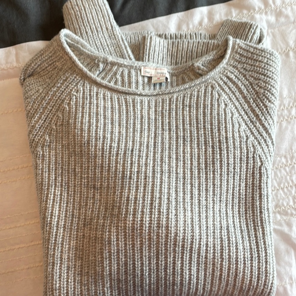 Gap sweater